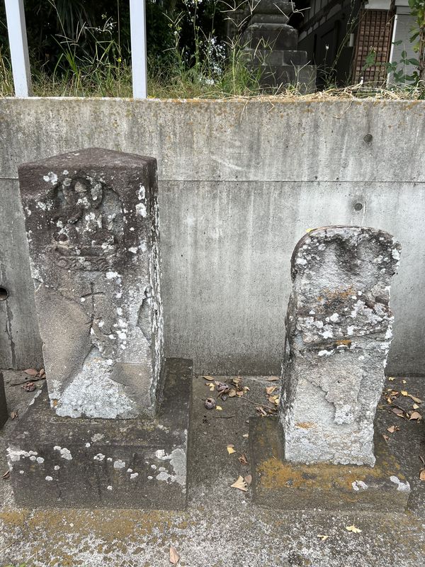 二基の供養塔