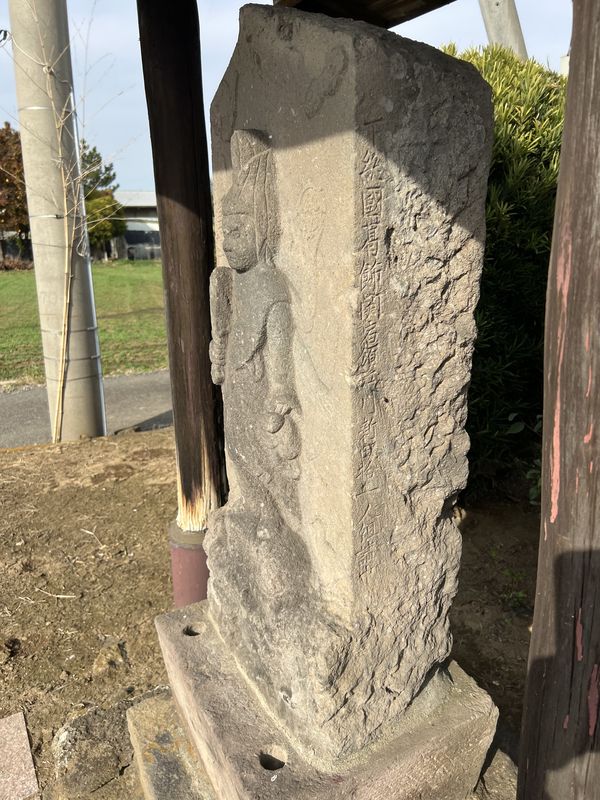 青面金剛像庚申塔|左側面